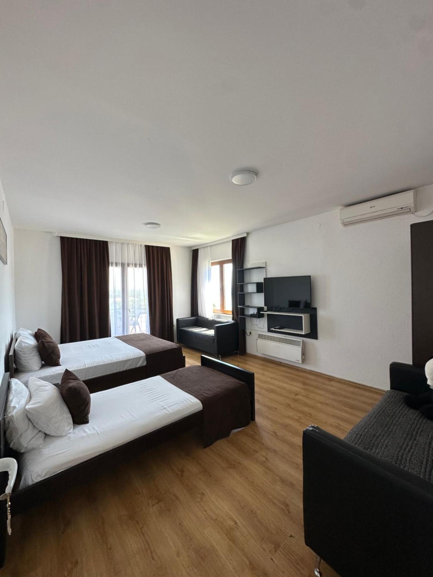 Plaza Apartment