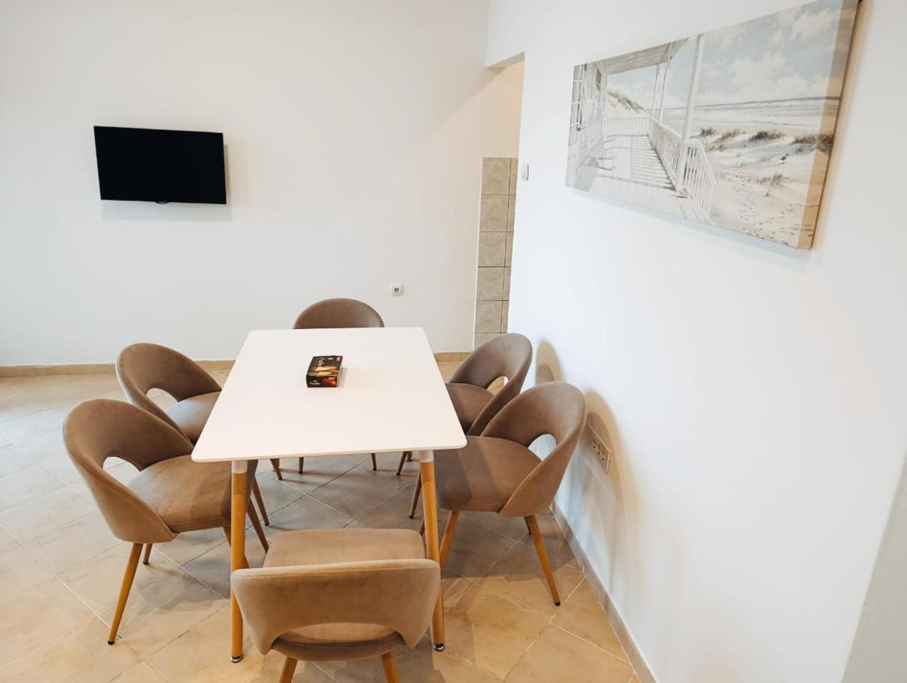 Plaza Apartment